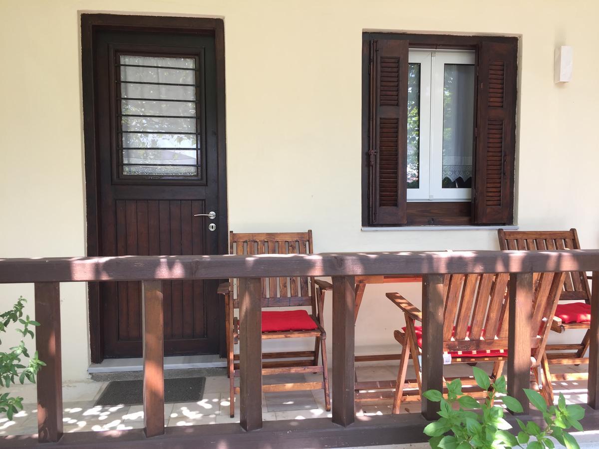 Sotiroulis Apartments Nea Mesagkala Exterior photo
