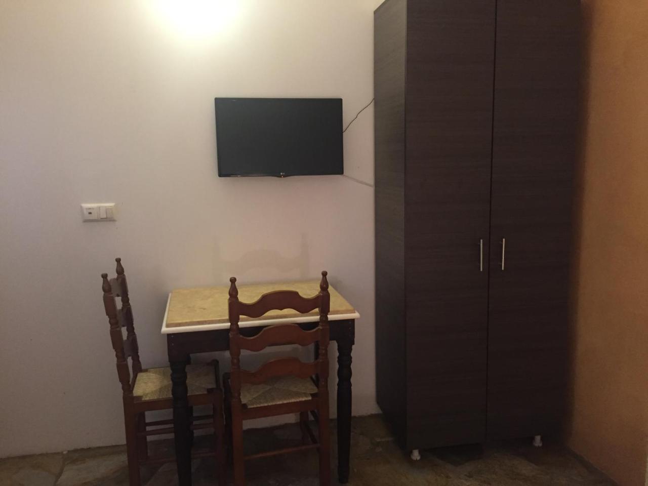 Sotiroulis Apartments Nea Mesagkala Exterior photo